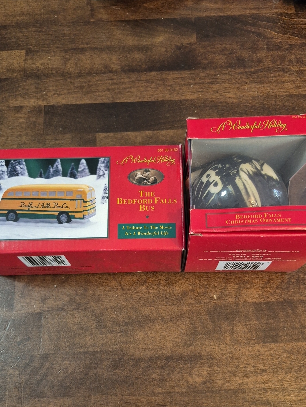 Bedford Falls Bus & Ornament Set - Red Packaging